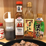Sakedokoro Nakachan - ・ソースや調味料もいろいろありました