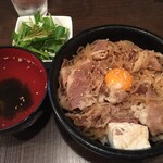 加留美亭 - 牛すき焼き丼 750円