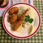 Otsukusu - Bランチ（カニコロッケ・えびフライ） ¥95 0のカニコロッケ・えびフライ