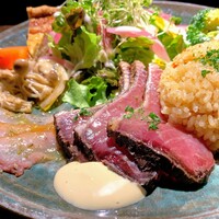 ビストロ ハマイフ - カツオとメダイの「カルパッチョプレート」。鰹は今シーズンの初鰹だそうです。