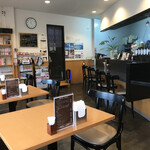 Kafeni Watazumi - 店内をパシャ
                      平日の１１時半