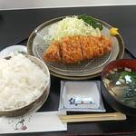 花みずき - 料理写真:ロースかつランチ　ごはん大盛！こうして見ると普通のとんかつ屋ですね。
