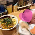 麺小屋 てち - 我が子は美味しい匂いにつられてお腹が空いてグズリ始めたけど、嫁さんが抱っこしてあやしたらご機嫌になった(笑)この後、クルマん中でミルクを瞬殺！