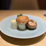 雪月花 たなかさとる - 旬の焼き野菜(群馬県産の下仁田ネギ、三重県産の原木しいたけ)