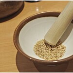 鶴亀飯店 - 胡麻スリスリ。