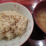 キッチンパパ - 玄米（小）１００ｇとお味噌汁