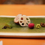 日本料理 たかむら - 比内地鶏の首皮包み焼き