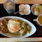 タイレストラン イム サイアム - ガパオとグリーンカレー