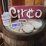 赤羽スペインバルCirco - 店内は禁煙。店頭に灰皿がありました