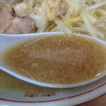 ラーメン二郎 - かき混ぜるとこんな色