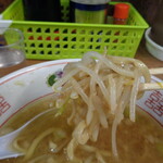 ラーメン二郎 - 野菜もいい感じになる