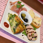 ワインバー バッカス - ハッピーアワーセット（１，１００円＋４００円）の『前菜』２０２０年２月