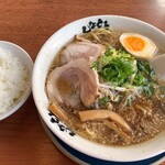 Souhonke Shinatora - しなとららーめん（醤油） 680円（ランチ時ご飯サービス）