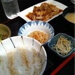 オモニの家 - しょうが焼き定食 680円