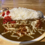 七丁目のカレー屋 - 牛豚合挽きと玉ねぎの辛口カレー大盛とズーチー
            
            600円＋大盛150円＋ズーチー50円　計800円
            
            オプションにサラダは無し…案外辛い　