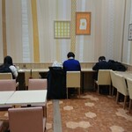 Misuta Donatsu - カウンター席で勉強中？