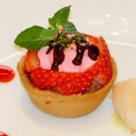 ザ・クルーズクラブ東京 - 苺のデザート