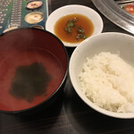 韓国館 - ごはん、ワカメスープもおかわりできます