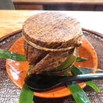 心根 - 竹皮の蓋を取る楽しさ