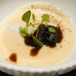 エクアトゥール - 菊芋のブルーテ　ウナギの炭火焼き　マデラ酒のソース
