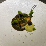 エクアトゥール - 千倉産黒アワビのリゾット仕立て　空豆のエスプーマ　アワビの肝のソース　柚子の香り