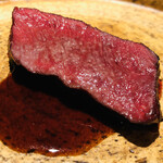 エクアトゥール - 北海道産蝦夷鹿の低温火入れ　フォンドボーと赤ワインのソース