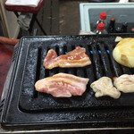 鈴見焼肉 - 内観