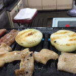 鈴見焼肉 - 内観