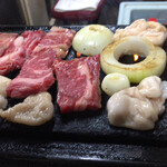 鈴見焼肉 - 内観