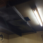 鈴見焼肉 - 天井の穴