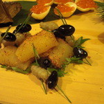 丸太町十二段家 - 数の子土佐漬、黒豆と千代呂木の松葉串。