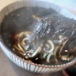 紫檀 手打ち蕎麦と焼鳥 - 麺から朦々と湯気が！