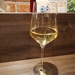 創作イタリアン Gemelli - 白ワイン一杯目