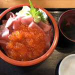 すし食堂　おはん - いくらとまぐろ丼