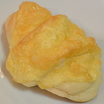 デリフランス - 塩フランスパン（ゴーダチーズ）（１４８円＋税）２０２０年２月
