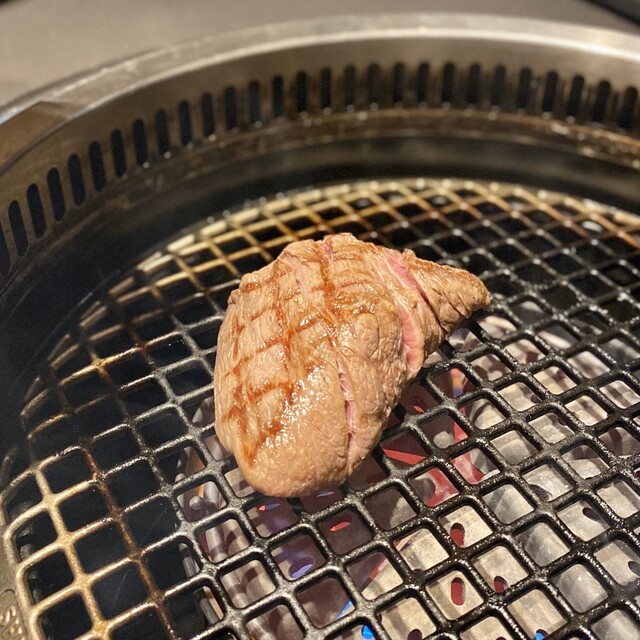 備長炭に直接肉を焼くインパクト 魅せる新感覚焼肉 By 食べムロ 煌 焼肉 Kirameki 外苑前 焼肉 食べログ