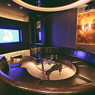 Completely private room with TV games! Perfect for after-parties in a private relaxing space