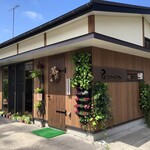 マンマカフェ ブレーメン - 『マンマカフェ  ブレーメン』 mamma cafe Bremen 春になるとこんなに素敵な壁掛けのプランターが見れます！