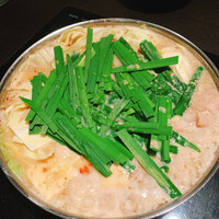 博多もつ鍋 やま中 赤坂店 - もつ鍋 みそ味 2人前¥3960