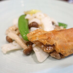 一僖 - アオリイカと野菜の塩焼き、根菜たっぷり春巻き。