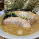 鶴一家 - 豚骨ラーメン