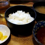 天ぷら しんどう - ご飯、味噌汁、漬物、天つゆ