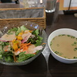 Osteria 242 - サラダとスープ