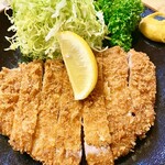 Tonkatsu Sakae - ゴールデンポークのとんかつ特上170g、衣が一部断裂。