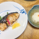 富田屋 - ブリ切み(生魚塩ヤキ)