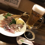 遊酒食堂 宇都宮 - 生ビールとアジのお刺身
      アジの骨をせんべいにする一手間も(^^)