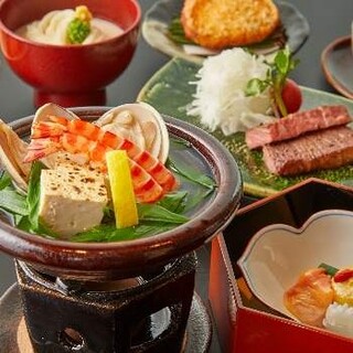 [For entertainment/dinners] We offer a variety of Kaiseki courses with one hot pot per person.