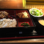 海華月 - 日替り膳  900円
豚肉のねぎ塩焼きと太刀魚のフライ