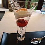 メゾン・ド・タカ芦屋 - 苺とミント　薔薇のアイス