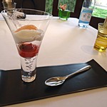 メゾン・ド・タカ芦屋 - 苺とミント　薔薇のアイス